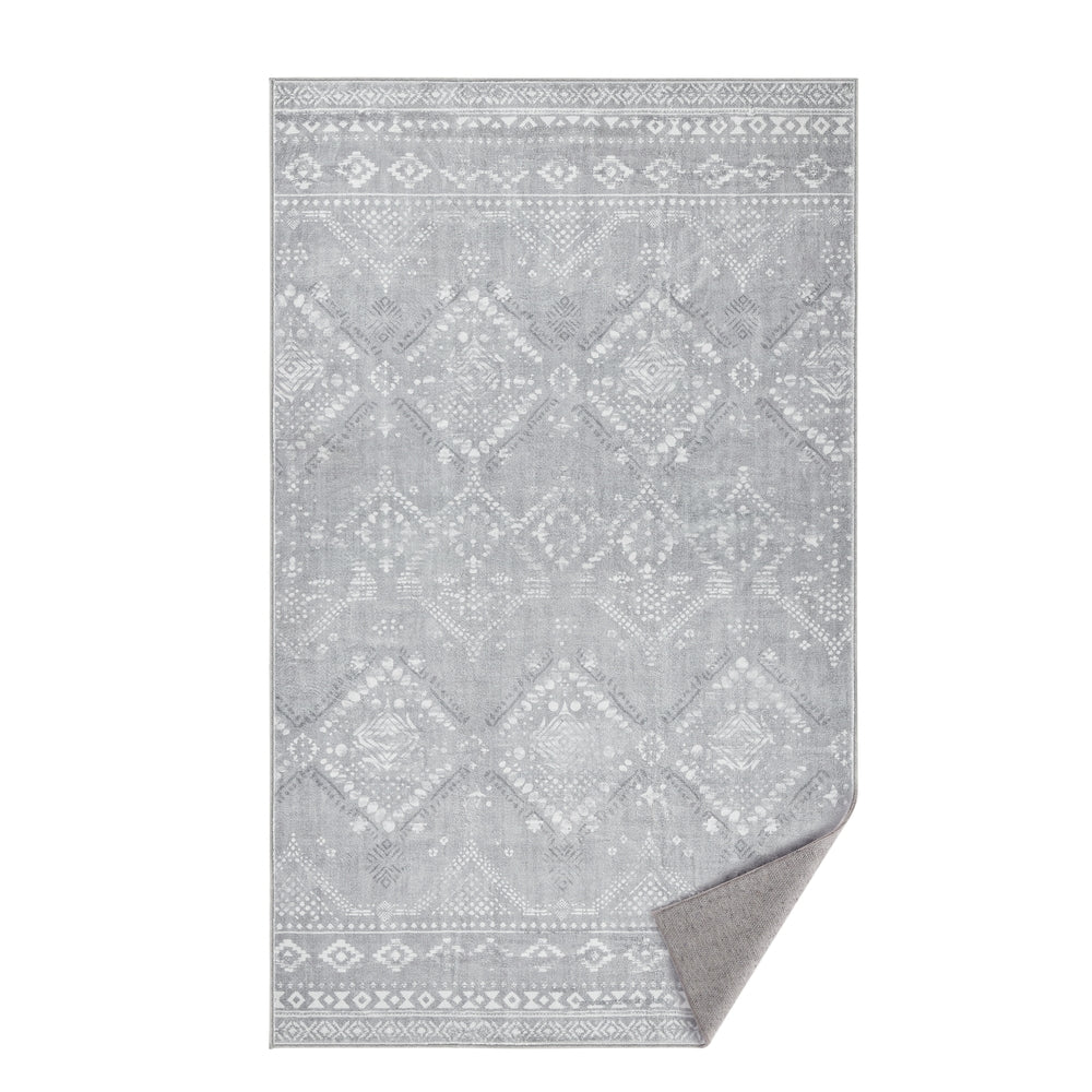 Area rug with non slip design and machine washable - Image 4